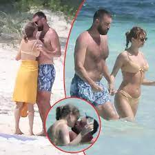 Incredible: During a romantic getaway, pop singer Taylor Swift, a megastar, flaunts her incredibly toned form in a tiny yellow bikini while sharing a passionate kiss with Travis Kelce.